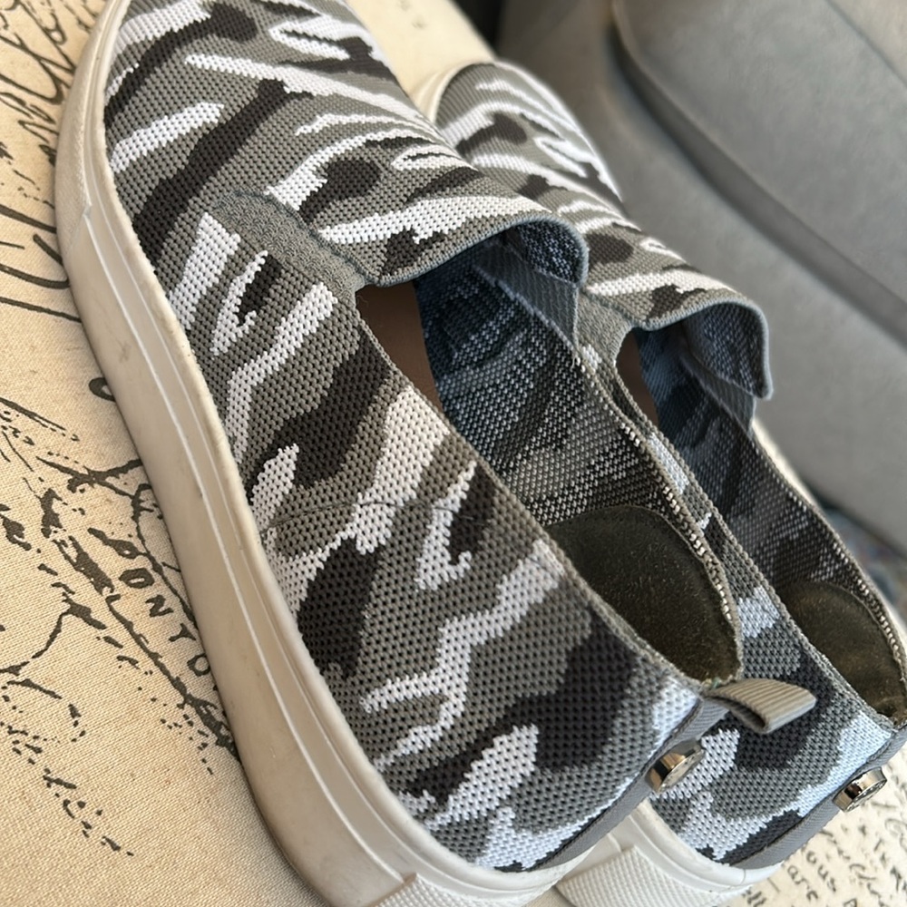 Steve Madden Maygee Women's Camouflage Slip On Sneakers Size 9 🩶🤍🖤 - Picture 9 of 11